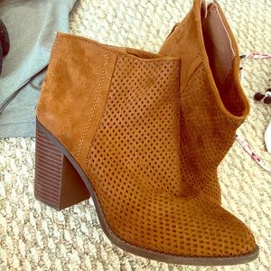 Brand new size 8.5 from Nashville boutique